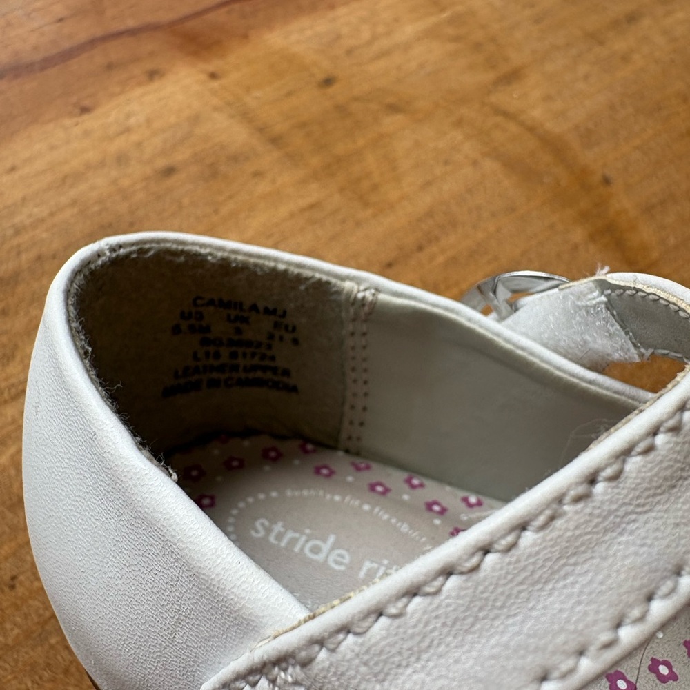 Stride Rite 5.5 White Mary Jane Shoes with Buckle - Picture 3 of 7